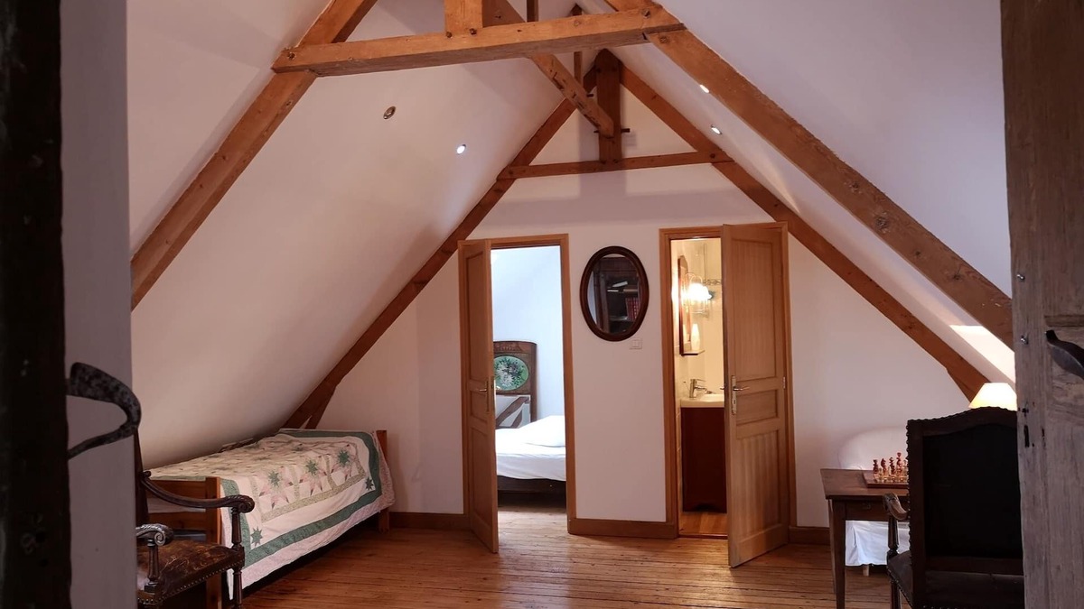 Sainte-Honorine-des-Pertes Bed & Breakfast | Near the landing beach rents 2 bedrooms with bathroom wc