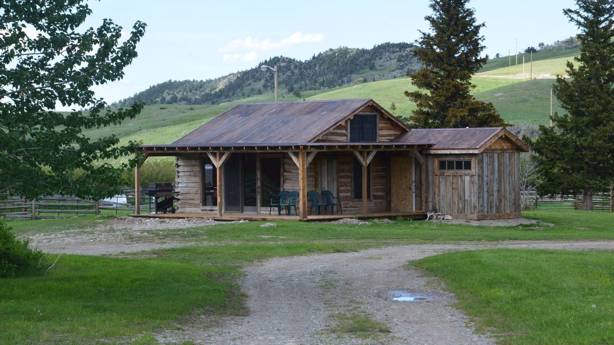 Pendroy Cabin | Near glacier park. Perfect setting for outdoor enthusiasts. Family friendly.