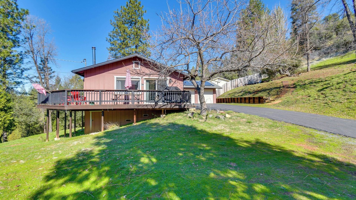 Tuolumne Cabin | Near Hiking & Fishing: Tuolumne Cabin w/Deck