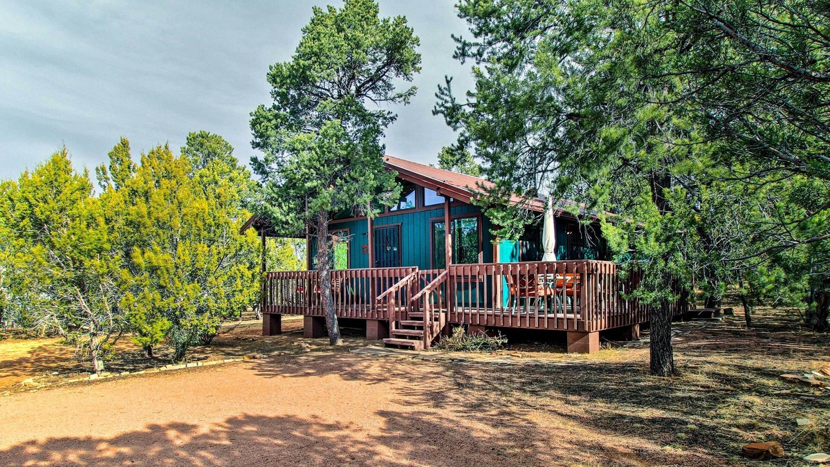Forests Trails Cabin | Near Hiking: Modern Heber-Overgaard Cabin w/Deck