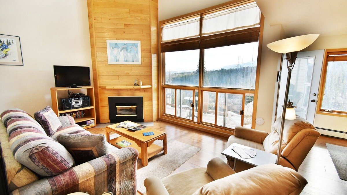 Wildernest Condo | Near Hiking Trails. Easy Drive to Shops, Dining, Rec Center Pools, Events