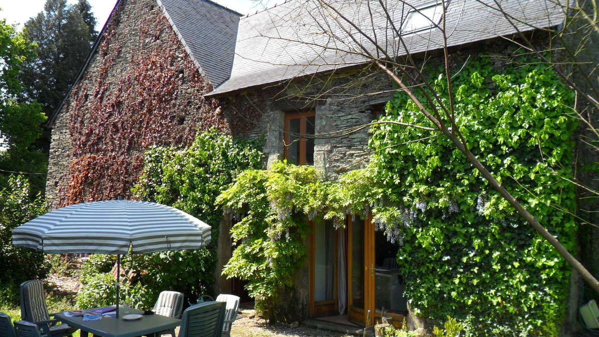 Guillac Other | Near Josselin and Ploërmel, spacious, rural farmhouse, large, private gardens