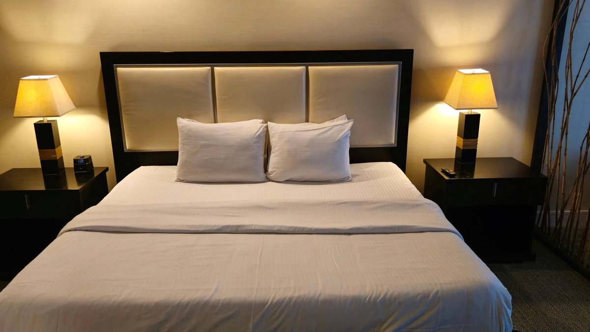 Doral Condo | Near Kaseya Center, King Studio, Kitchen, Lanai