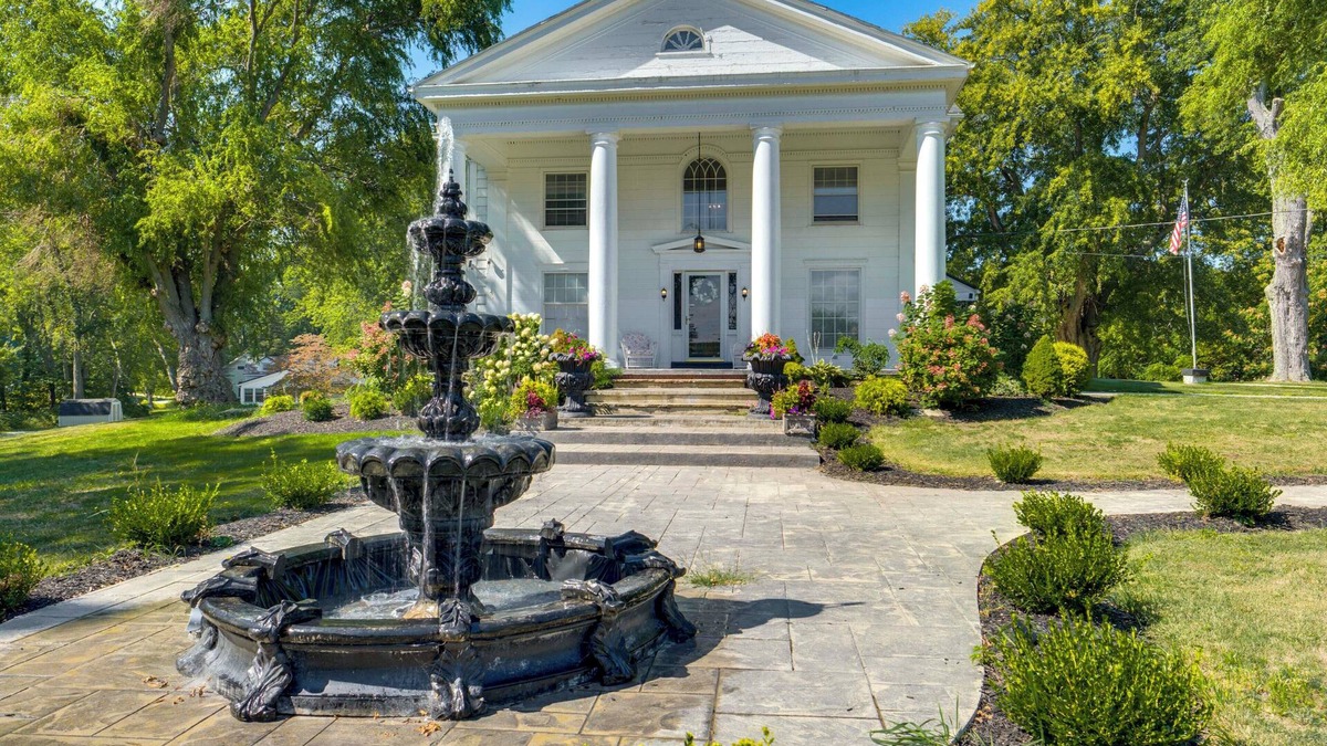 Conneaut House | Near Lake Erie, Harbor & Parks: Conneaut Getaway!