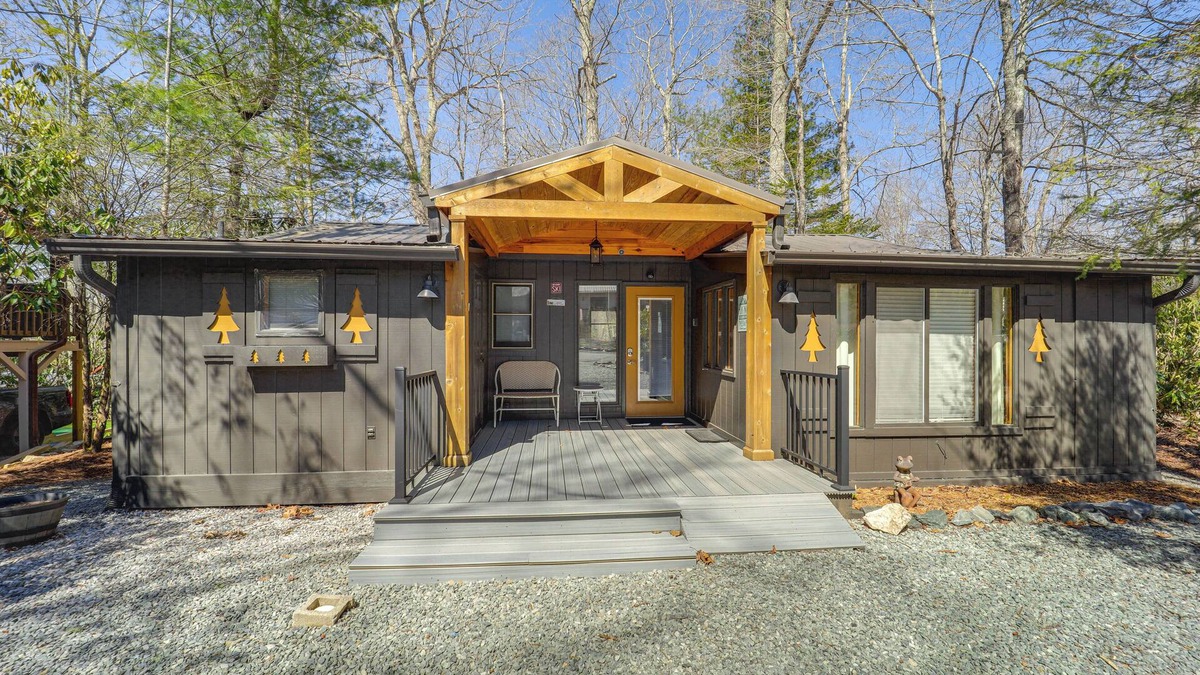 Newland Cottage | Near Lake + Trails: Rustic Newland Cabin w/Deck!