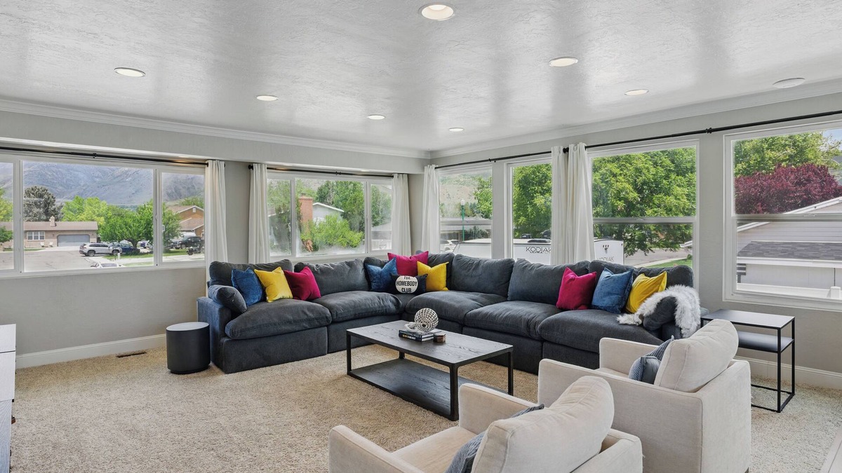 Northridge House | Near Lindon Wedding Venues- The Homebody Club- Sleeps 16, Xbox, Poker, 6 Bed