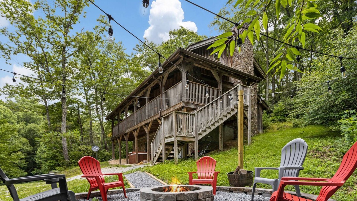Linville Falls Cabin | Near Linville Gorge & Ski Resorts (sleeps 8)