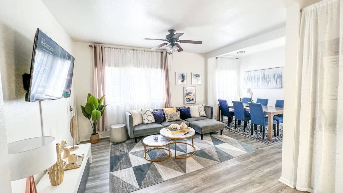 Willmore House | Near Long Beach Downtown Full House | 2 King6Queen