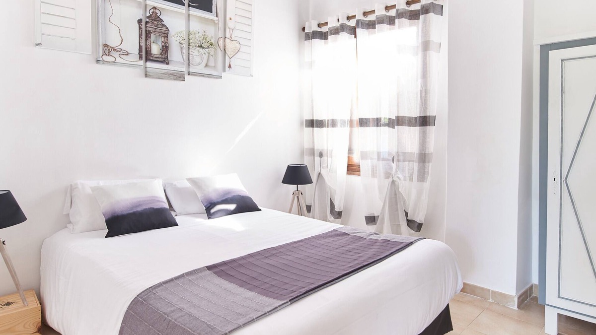 Montagnac Cottage | Near Pezenas - Cottage sleeps 8 in a vineyard of the 17th