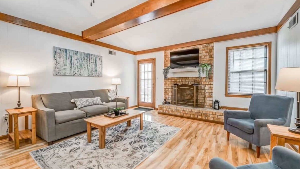 Cordova House | Near Shelby Farms & Greenline- Cordova Comfort