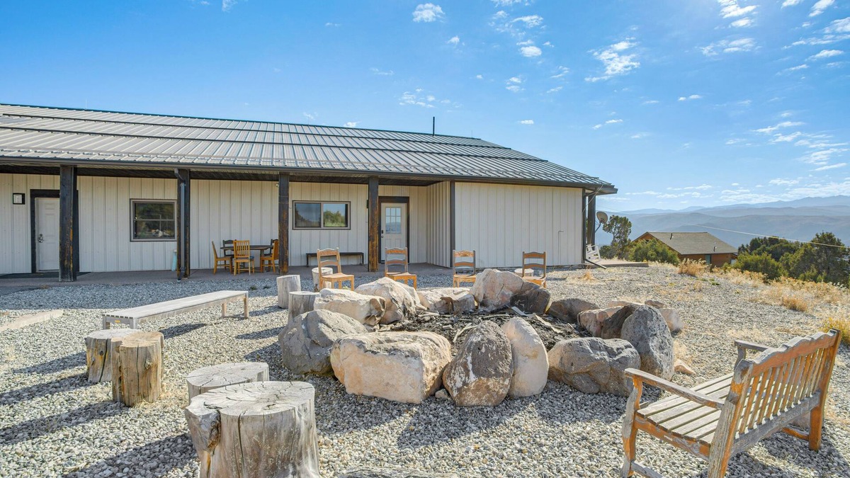 Eagle Apartment | Near Skiing: Mtn-View Getaway in Eagle!