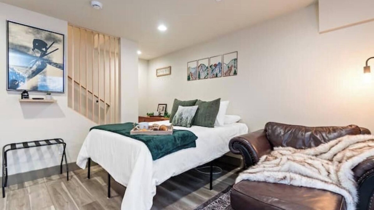 North Beacon Hill Apartment | Near Stadiums~Cosy Studio~High Speed WIFI~Roku