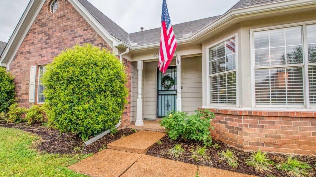 Ellendale House | Near State-Park & Downtown - Sunset Trace Bungalow