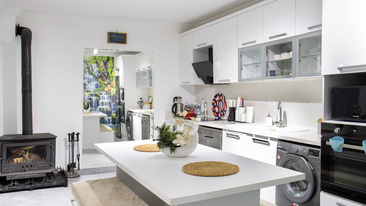 Gaziemir Apartment | Near to Airport, for large family premium designed, calm, safe luxury house