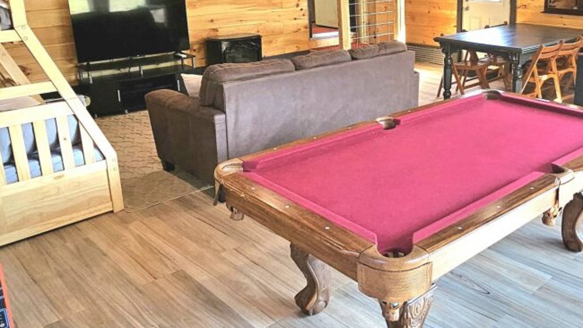 Laurelville Apartment | Near Top Trails | HotTub, GameRoom, Playset, Piano