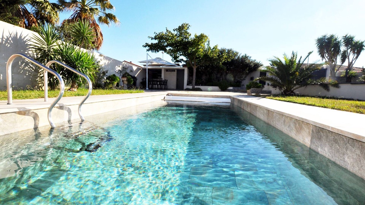 Pia Villa | Near Torreilles beach, villa with swimming pool, equipped summer kitchen, Wi-Fi