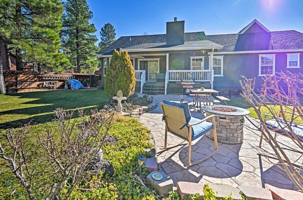 Pinetop House | Near Trails, Lakes and Golf Pinetop Home with Deck