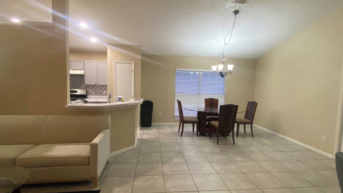 Orlando House | near UCF, Valencia, full sail, 417, 408, airport and middle of O' town.