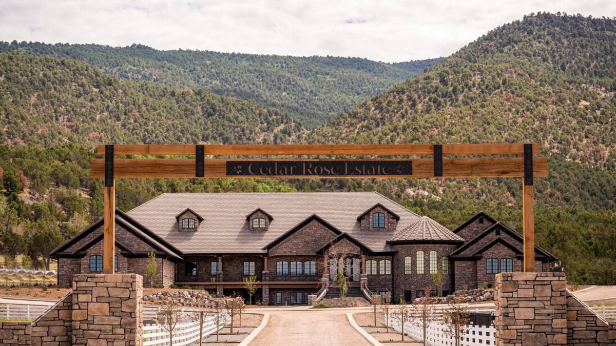 Mammoth Creek House | Near Utah's Attractions - 15 minutes from Brian Head - For Large Groups