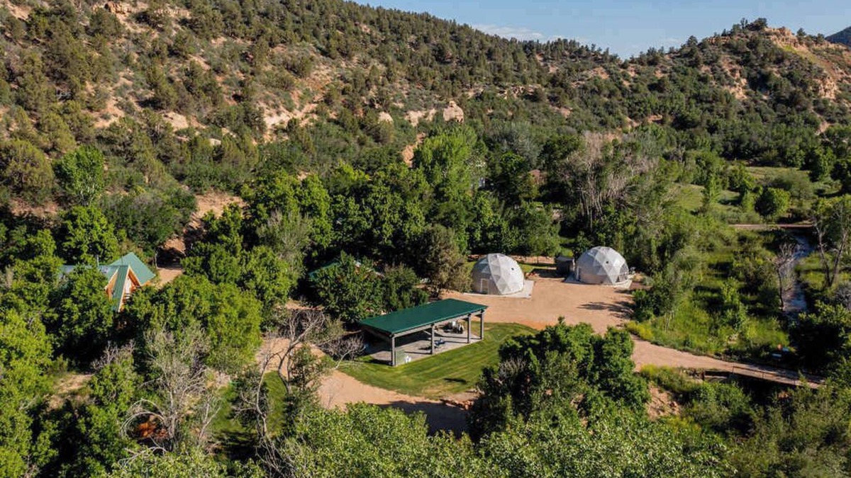 Glendale Cabin | Near Zion and Bryce. Accomodates 30, EV charger.