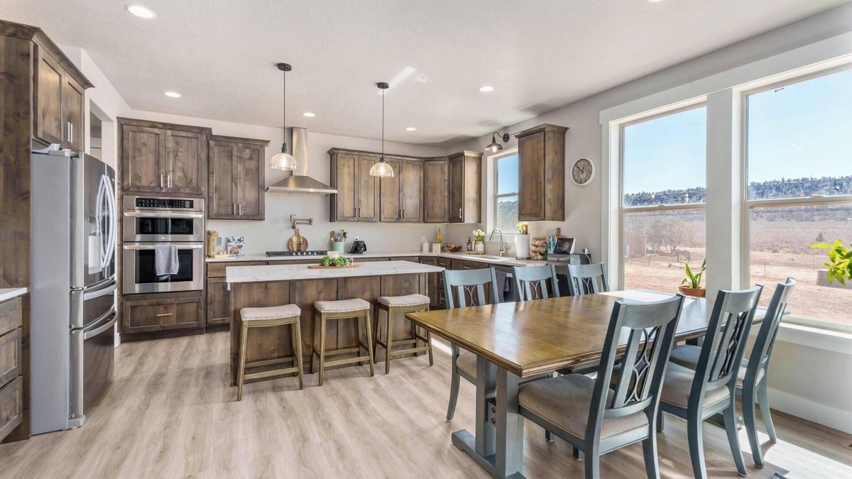 Apple Valley House | Near Zion - Mountain views + Trails - Great for large groupsnEquine friendly