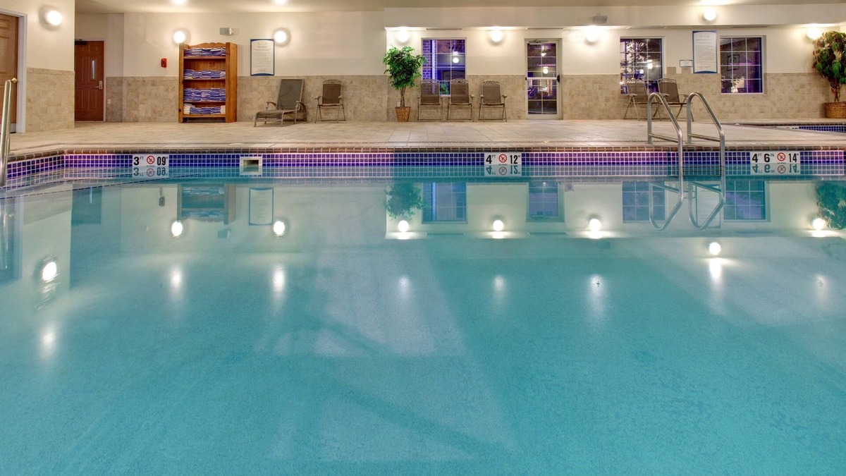 Sioux Falls Condo | Near Zoo | Indoor Pool + Hot Tub + Free Breakfast