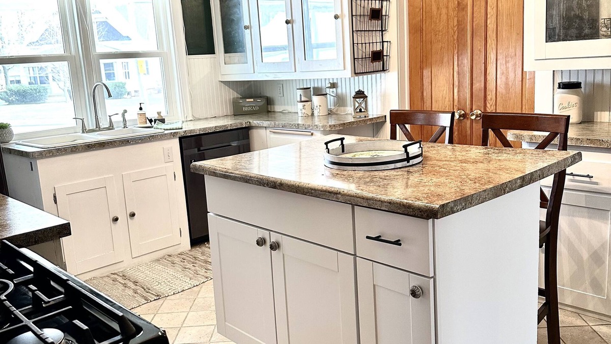 Kimberly House | Nearby parks, restaurants, entertainment. 25 minutes from EAA grounds.