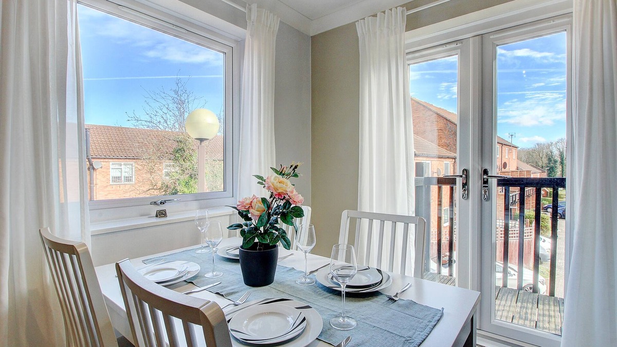 Milton Keynes Apartment | Neath Hill - Milton Keynes
