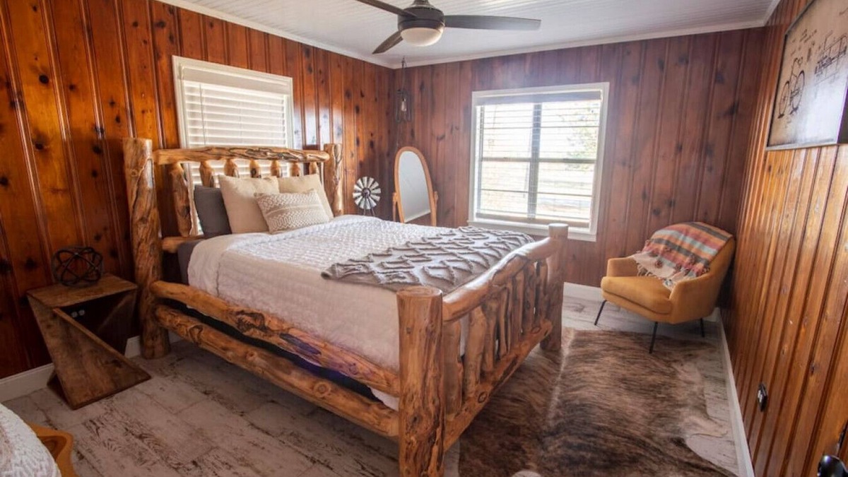 Russellville Cabin | Nebo’s Foot, Hike&Bike Cabin Escape at Mt. Nebo