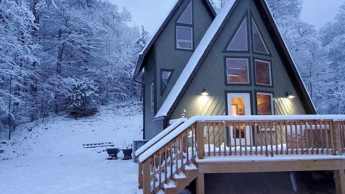 Whittier Cabin | Need a Romantic Getawy? Hot Tub DogFriendly/Close to Hiking, tubing & Casino