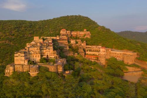 Neemrana Hotel | Neemrana Fort-Palace