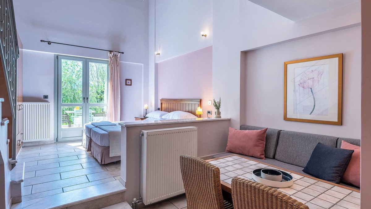 Longos Apartment | NEFELI – KYVELI loft apartments (47m²for 2-5 people)