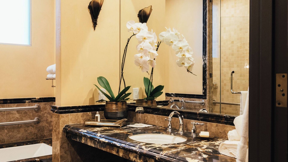Lower Pacific Heights Hotel | Neighbourgood Sutter Mansion