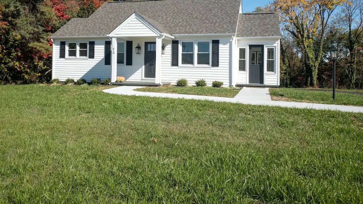 Callands-Gretna House | Nellie's Nest- A newly remodeled quaint home!