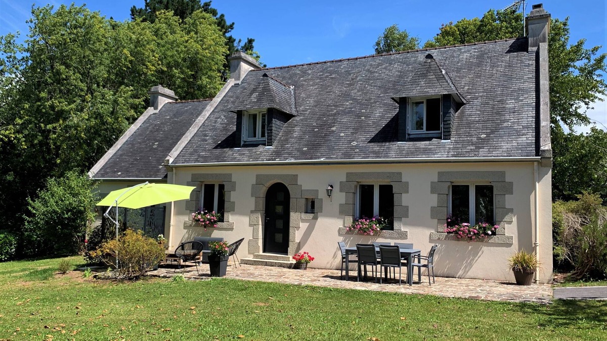 Locronan House | Neo-Breton house 200 m from the historic heart of LOCRONAN