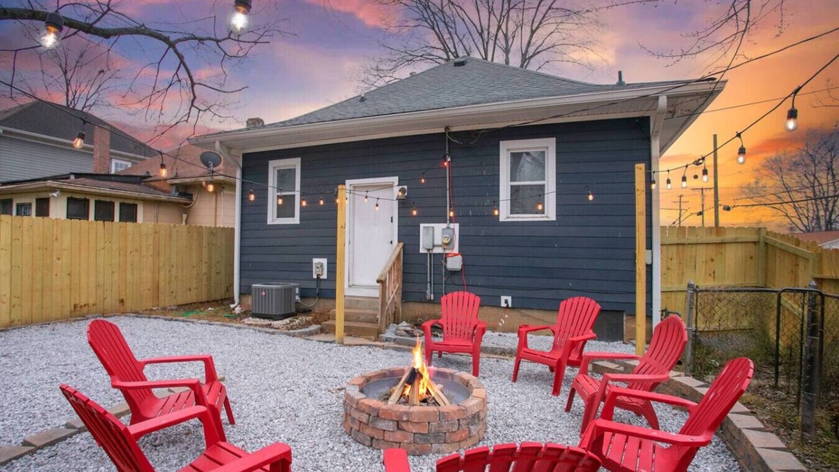 McFerrin Park House | Neon Nashville! 5 min to Broadway Walk 2 dining!