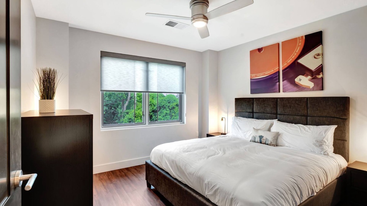Donelson Apartment | Neon Nest: One Bedroom Nashville Getaway