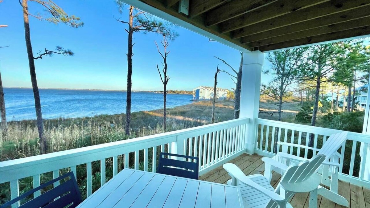 Innerarity Townhomes House | Neptune's Landing: Bay Views, Pool & 2 Kayaks