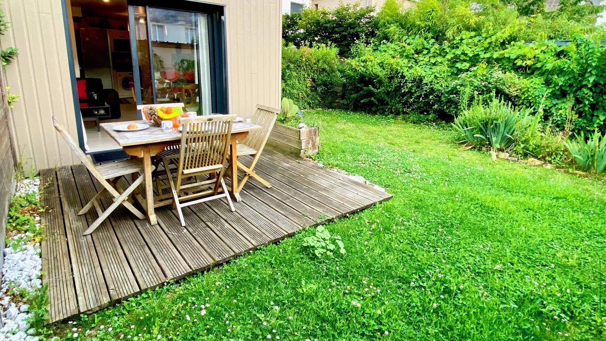 Saint-Julien Apartment | Neptune YourHostHelper