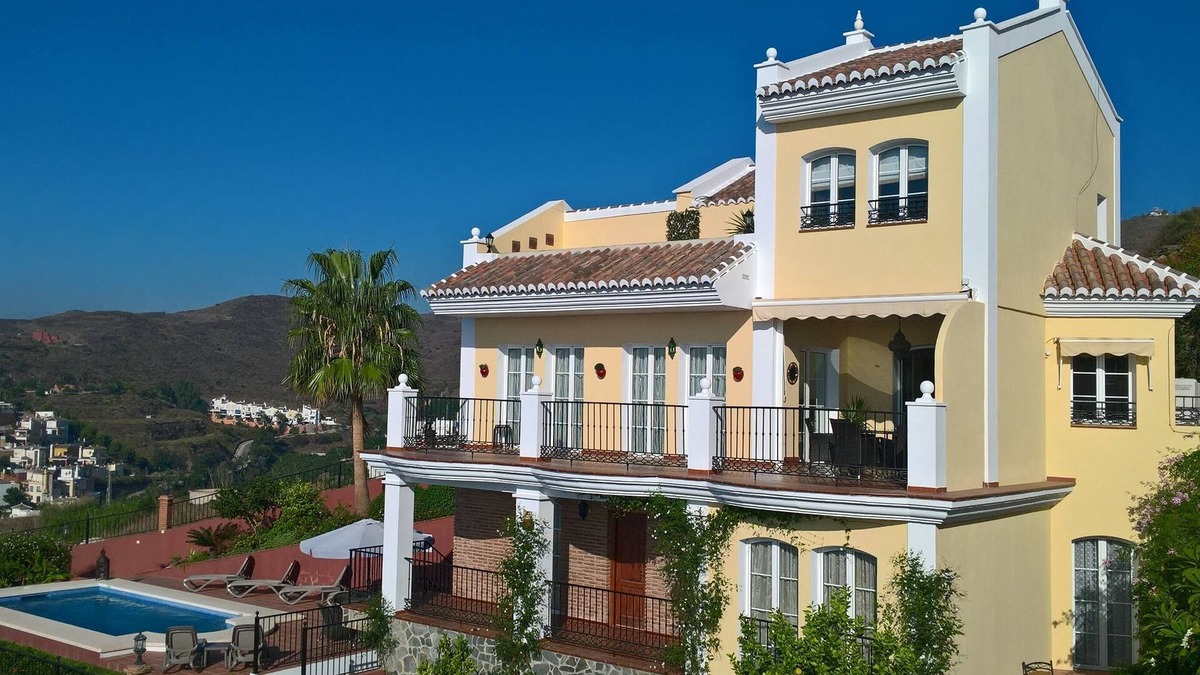 Urbanizacion Ladera del Mar Villa | NERJA Villa STUNNING SEA VIEW, POOL incl WiFi, AIRCON & CINEMA/GAMES ROOM
