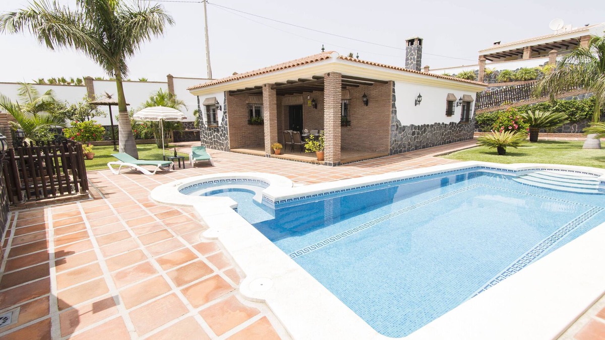 Frigiliana Villa | NERJA: VILLA WITH PRIVATE LIVING CLIMATE WITH JACUZZIS, IN NERJA (MALAGA)