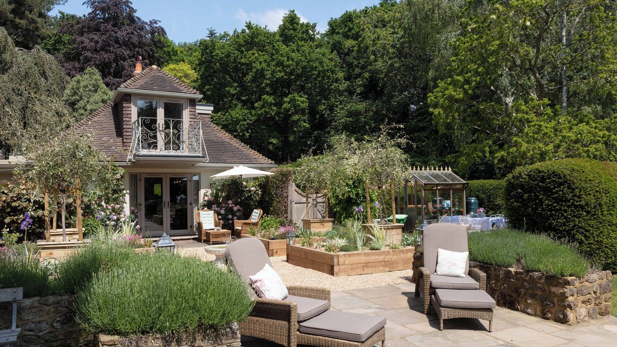 Pulborough House | Nest Lodge, a stunning three bedroom lodge surrounded by nature