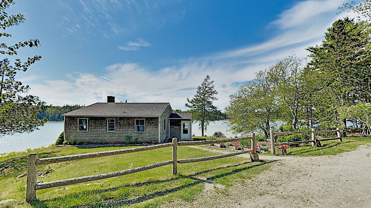 Mount Desert Cottage | Nest On Mount Desert Isle w Beach - 8 Mi to Acadia