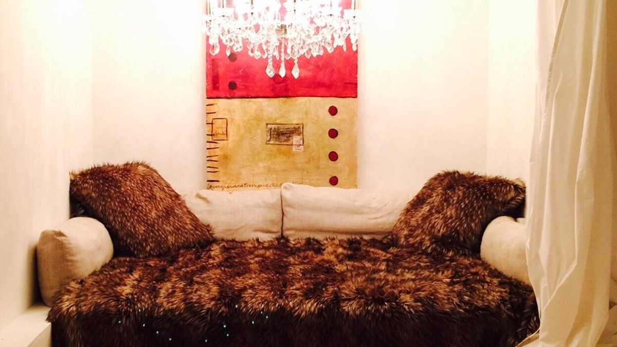 North of the Panhandle Apartment | Nested In A Beautiful Iconic House Of Peace Victorian