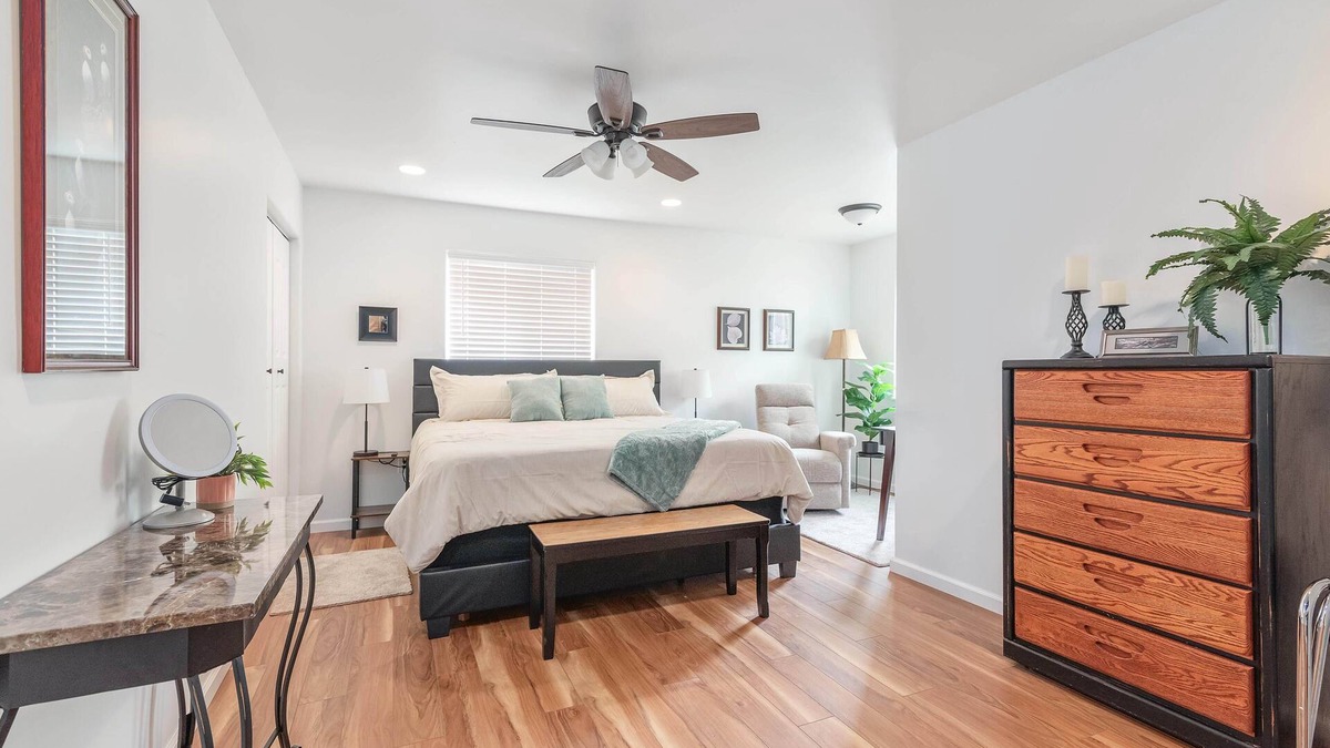 Meadow Lakes House | Nestled Between Two Lakes Relaxing 2-bed house w/Wi-Fi in charming Meadow Lakes