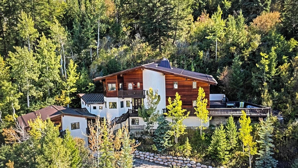 Eagle-Vail House | Nestled btw Vail & Beaver Creek, up to 27 people, golf, pickleball, trails close