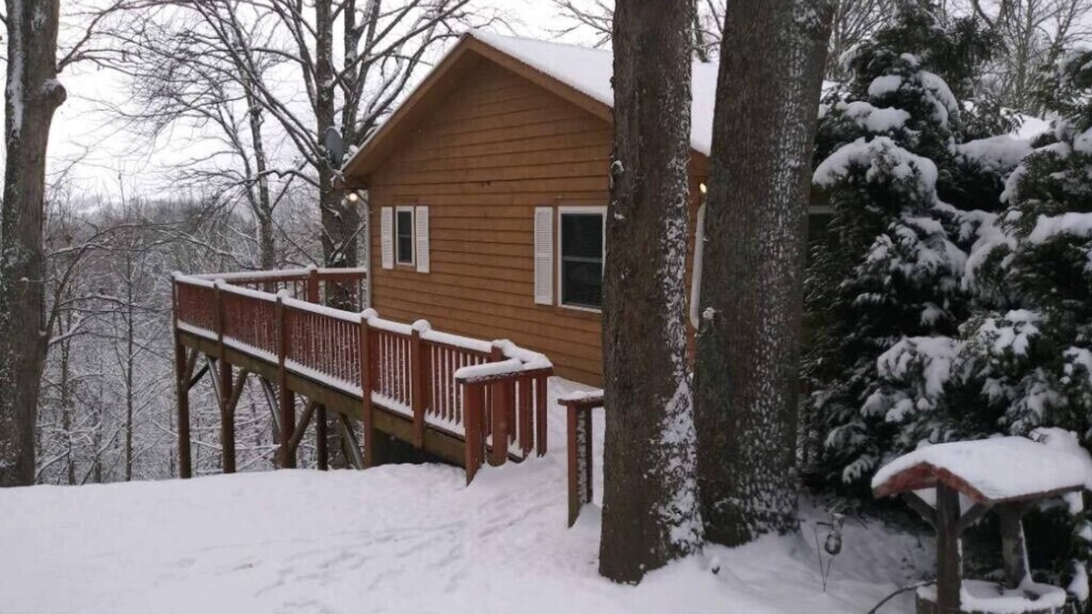Grassy Creek Cabin | Nestled high in the Appalachian Mountains!