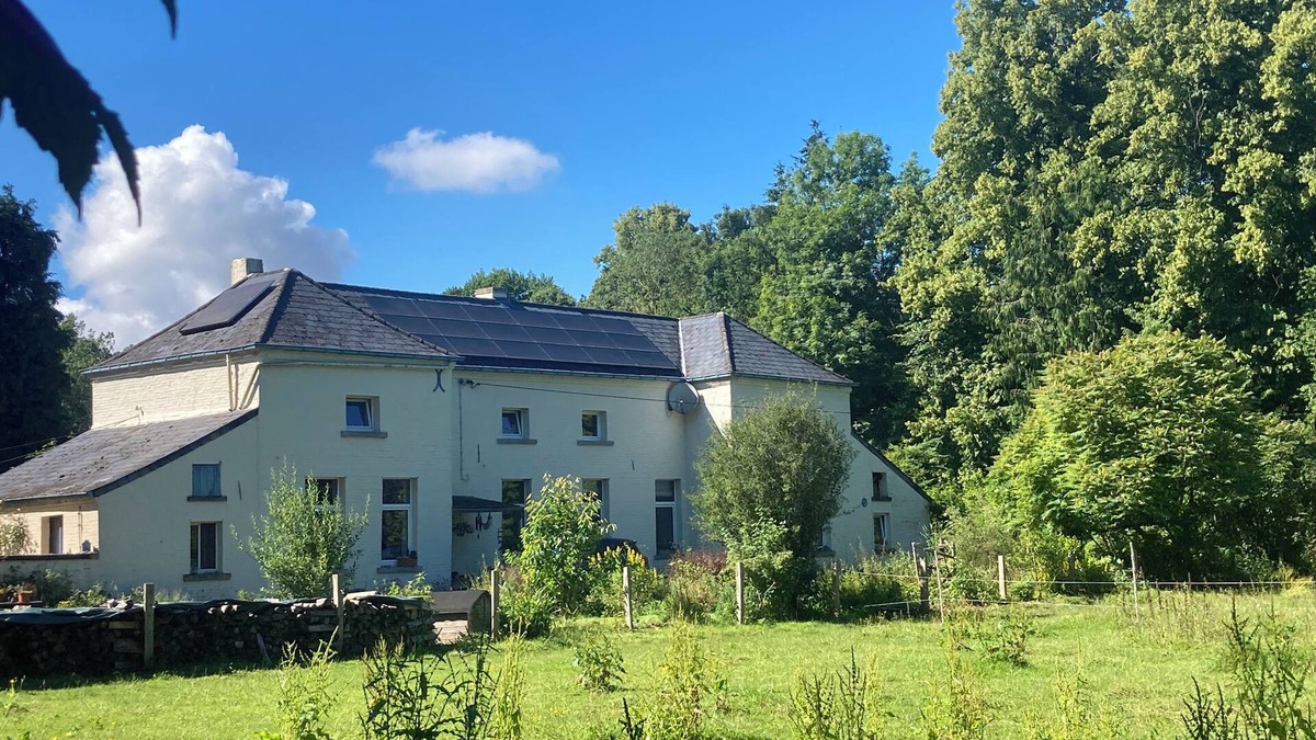 Le Roeulx Bed & Breakfast | Nestled in a wood, 5 minutes from the E19 and E42 freeways