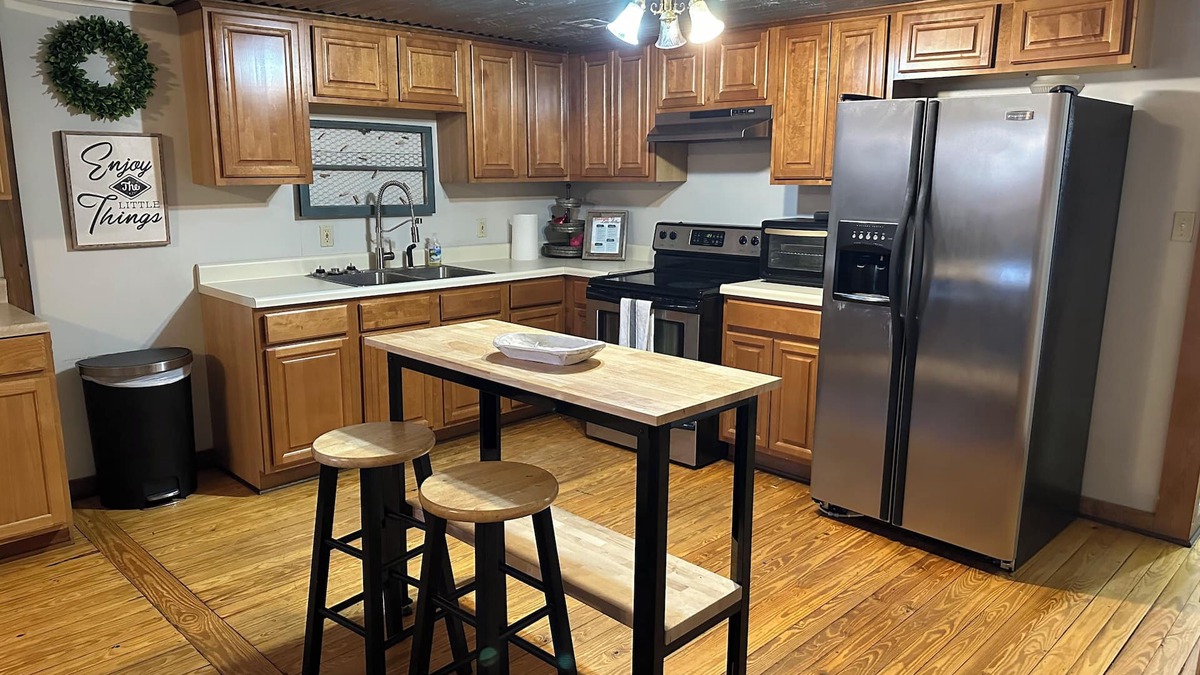 Lake Arthur House | Nestled in the heart of downtown Lake Arthur, walking distance from food & fun!