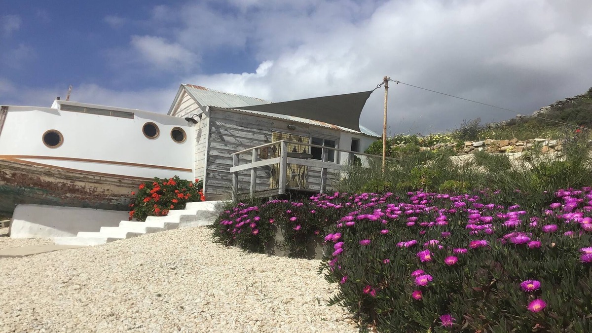 Paros House | Nestled on a hill overlooking the sea is perfect if you seek peace and quiet